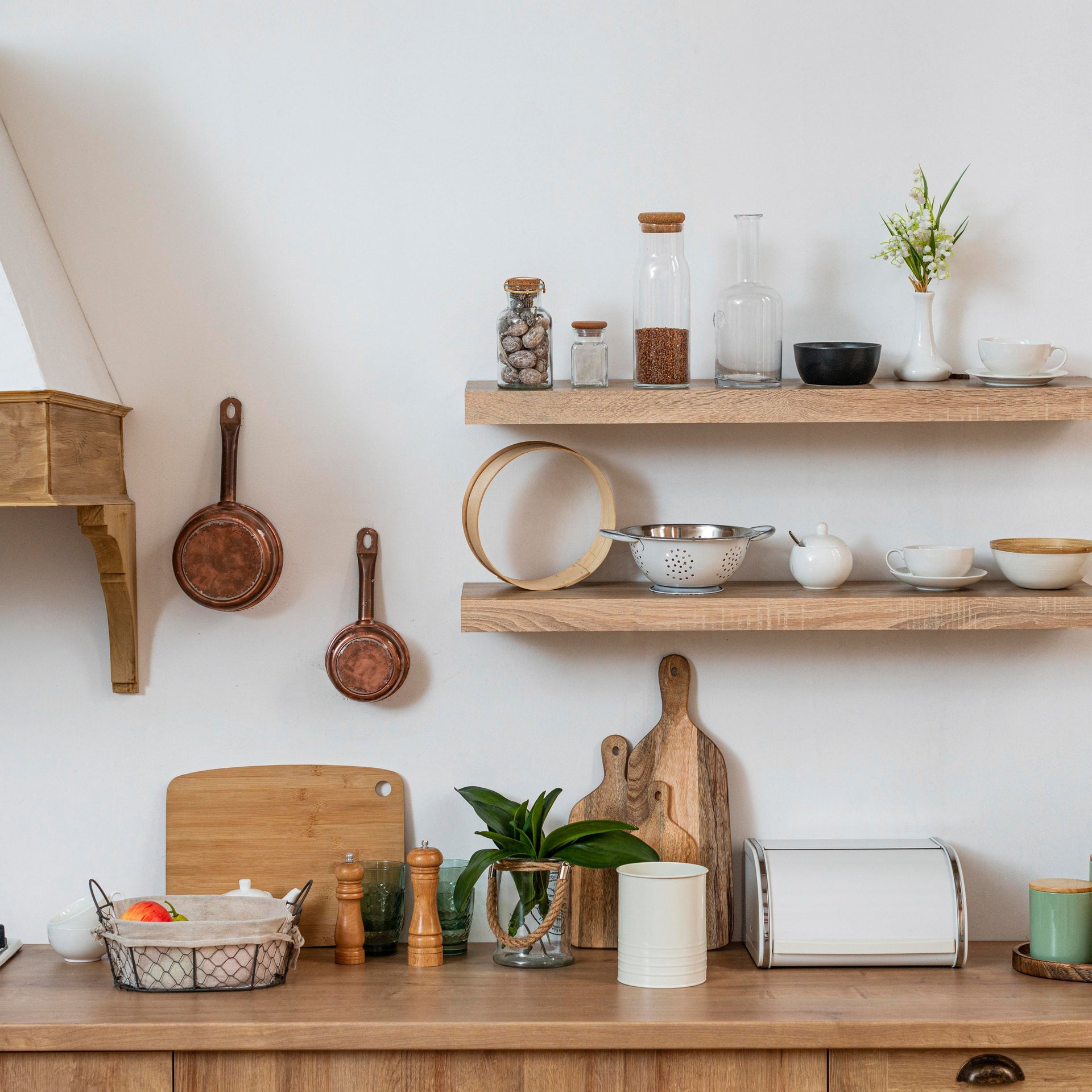 Kitchen & Dining