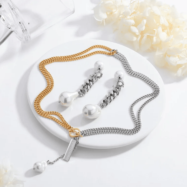 CLASSICHARMS Jewellery CLASSICHARMS (VANCOUVER) - Two-Tone Chain Baroque Pearl Necklace CLASSICHARMS (VANCOUVER) - Two-Tone Chain Baroque Pearl Necklace