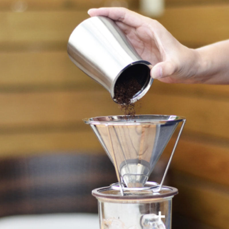 CUG-Coffee-Sifter-Pouring